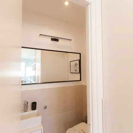 Flh Campo Ourique Sunny Retreat דירה